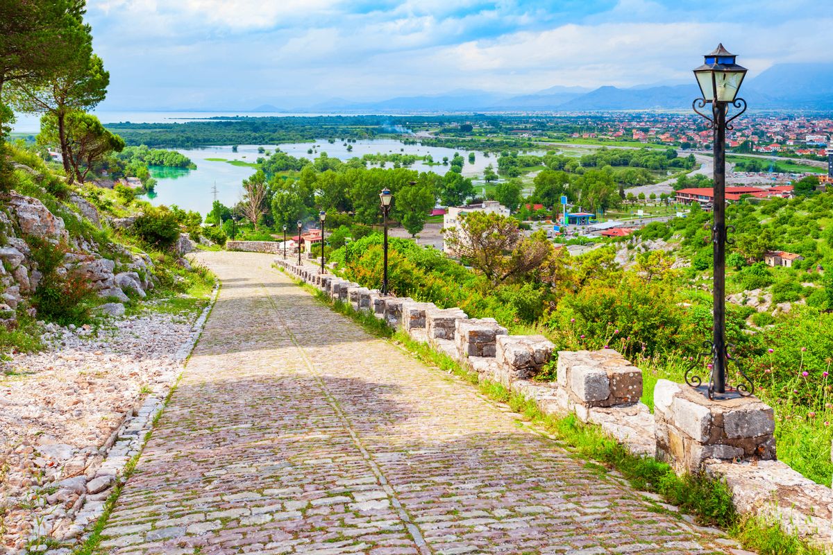 Shtegu panoramik mbi Liqenin e Shkodrës